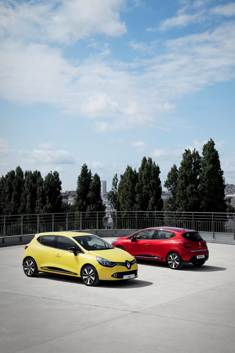 Renault Clio 2013 года  (фото 38 из 90)